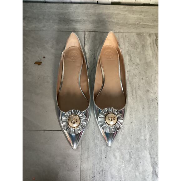 Tory Burch Melody Silver Flats Leather Sole Size 9 - Picture 1 of 7